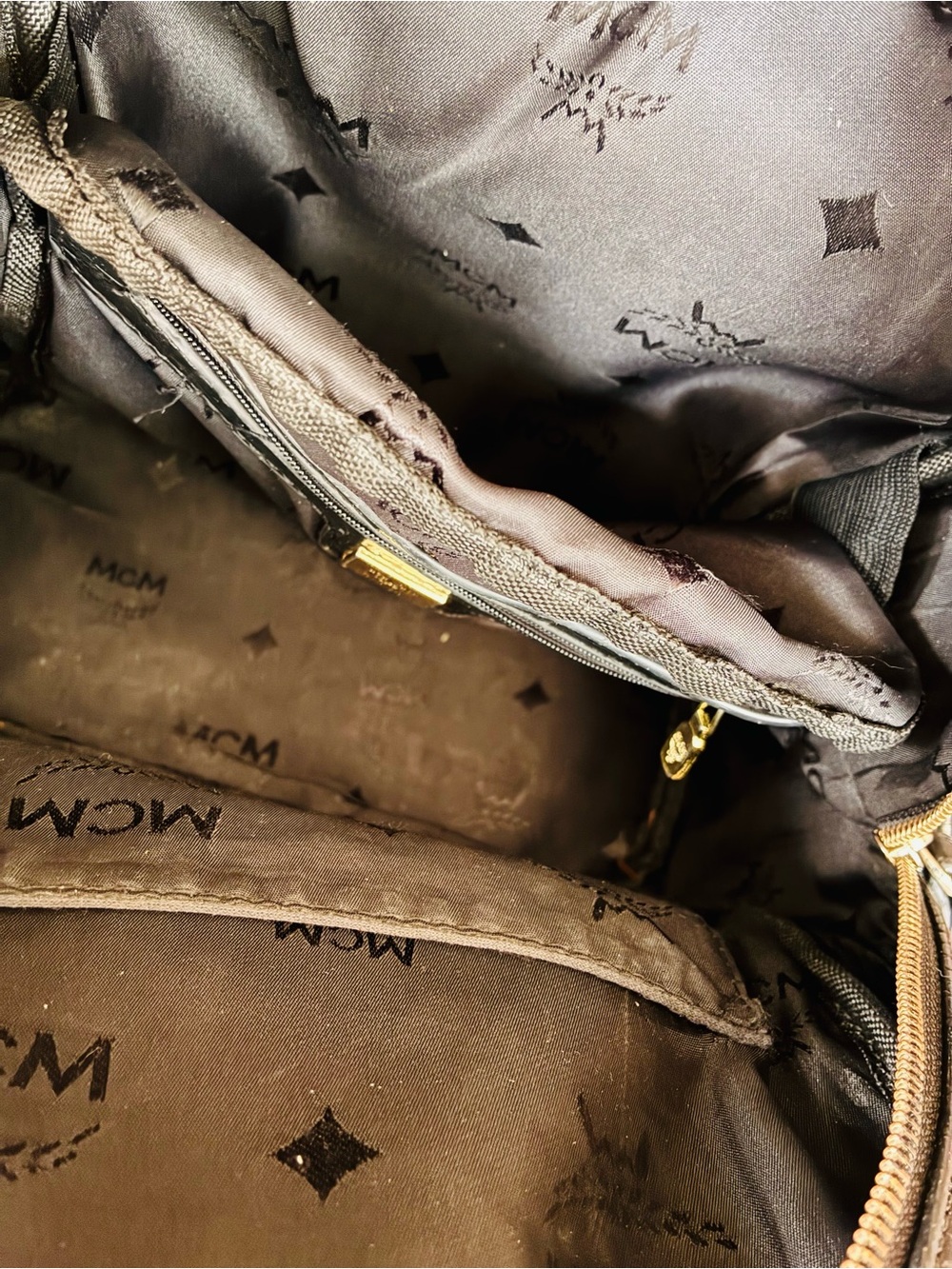 🏴☠️ MCM Stark Python Print backpack Ltd Edition black python and gray w studs - Picture 14 of 17